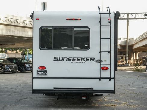 Used 2023 Ford E-450 and Econoline 450 Super Duty w/ Motorhome Prep Package RWD image 7