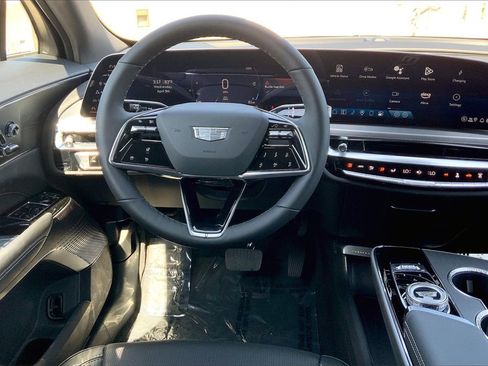 New 2025 Cadillac Lyriq Luxury image 22