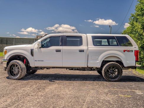 Used 2017 Ford F250 XLT w/ XLT Value Package AWD/4WD image 5