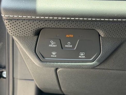 Used 2024 Volkswagen Atlas SE FWD image 24
