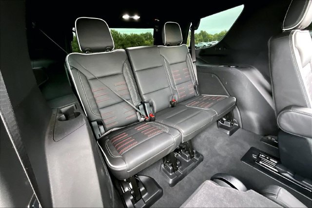 Used 2025 GMC Yukon AT4 Ultimate AWD/4WD image 26