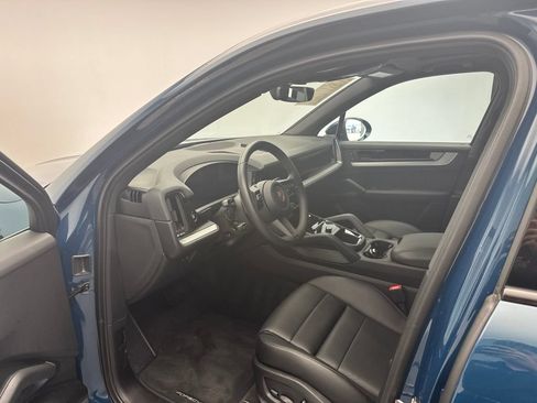 Certified 2025 Porsche Cayenne AWD/4WD image 6