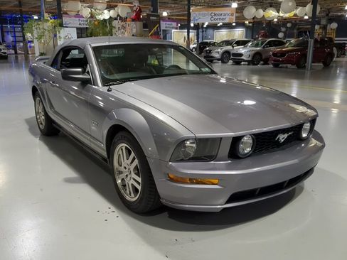 Used 2006 Ford Mustang GT RWD image 5