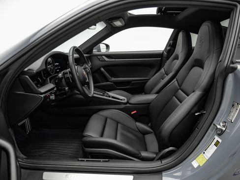 Used 2024 Porsche 911 Carrera RWD image 34