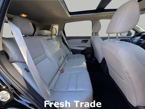 Used 2025 Nissan Rogue SL w/ Tech Package image 9