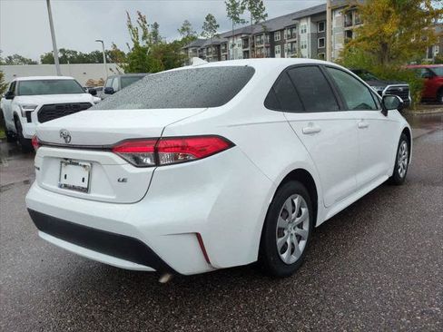 Certified 2022 Toyota Corolla LE FWD image 6