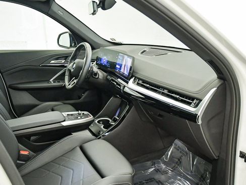 Used 2025 BMW X1 xDrive28i w/ M Sport Package image 17