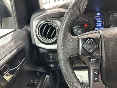 Used 2022 Toyota Tacoma TRD Off-Road image 28