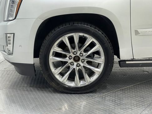Used 2018 Cadillac Escalade Premium Luxury image 41
