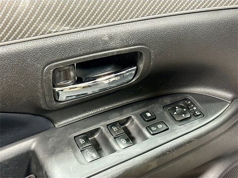 Used 2020 Mitsubishi Outlander SE image 19