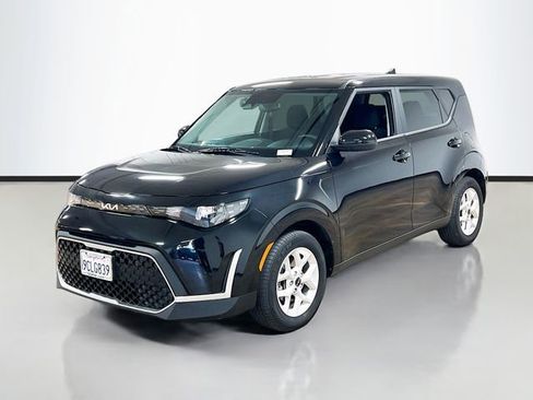 Certified 2023 Kia Soul S image 3