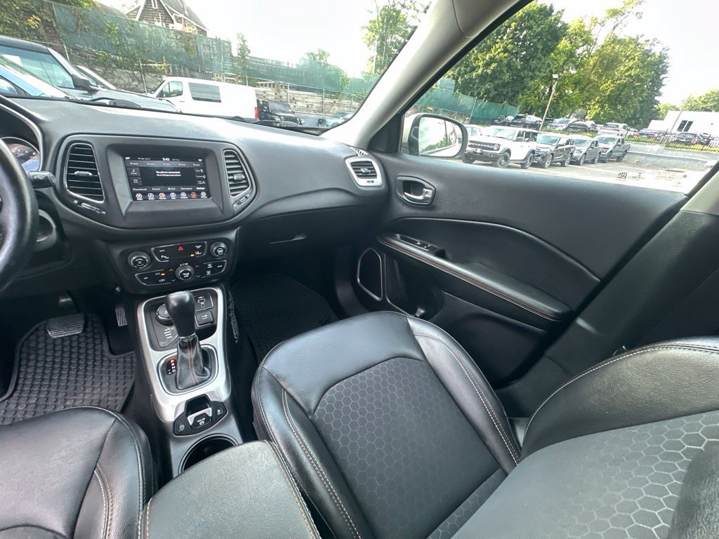 Used 2019 Jeep Compass Latitude w/ Cold Weather Group AWD/4WD image 28