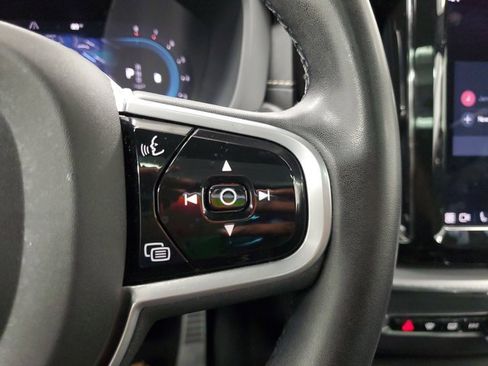 Used 2022 Volvo XC60 B6 R-Design image 21