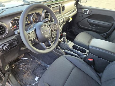 Used 2023 Jeep Gladiator Sport image 16
