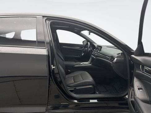 Used 2018 Honda Accord Sport image 16