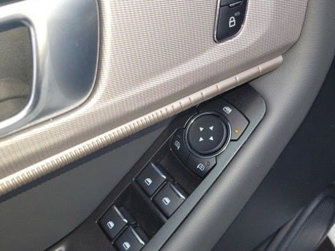 Used 2025 Ford Explorer Active image 16