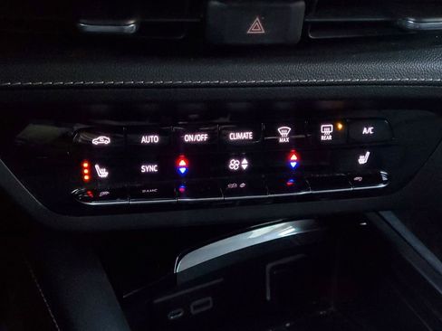 Used 2022 Buick Envision Essence w/ Sport Touring Package image 23