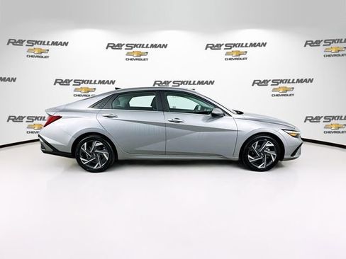 Used 2025 Hyundai Elantra SEL FWD image 8