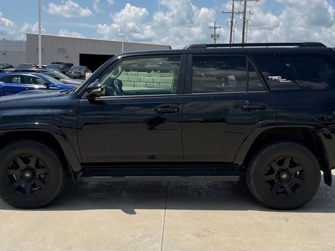 Used 2023 Toyota 4Runner TRD Off-Road Premium AWD/4WD image 2