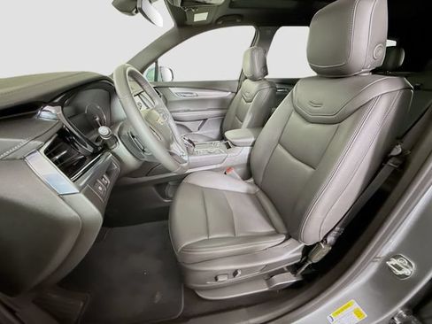 Used 2025 Cadillac XT6 Luxury FWD image 21