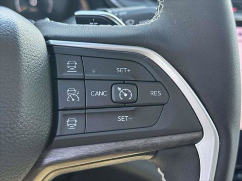 Certified 2023 Jeep Grand Cherokee L Limited AWD/4WD image 18