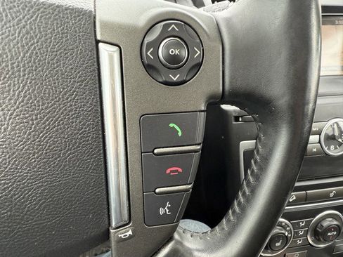 Used 2015 Land Rover LR2 image 25