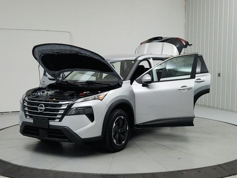 Used 2024 Nissan Rogue SV AWD/4WD image 11