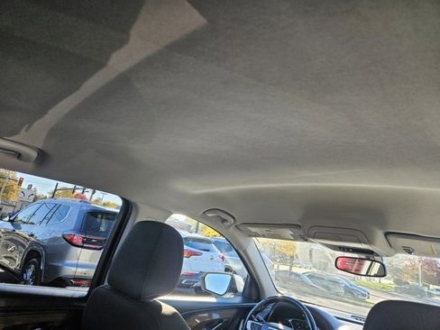 Used 2019 GMC Terrain SLE w/ Driver Convenience Package image 16