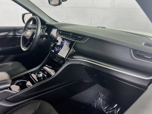 Used 2023 Jeep Grand Cherokee Altitude image 27