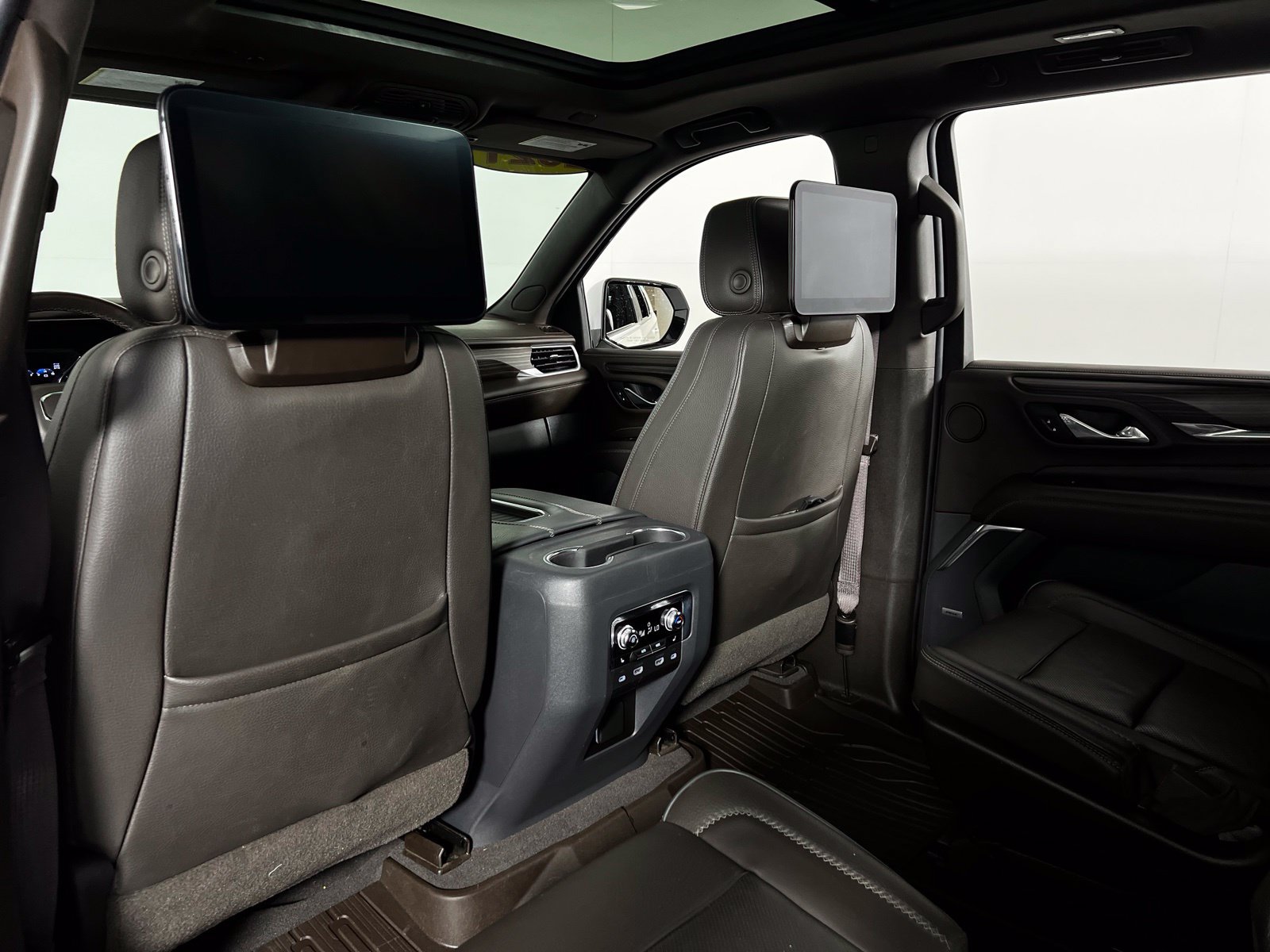 Used 2021 GMC Yukon Denali w/ Denali Premium Package AWD/4WD image 26