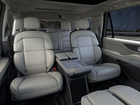 New 2025 Lincoln Navigator Reserve image 11