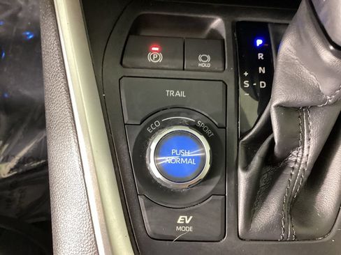 Used 2020 Toyota RAV4 XSE AWD/4WD image 28