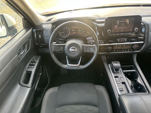 Used 2024 Nissan Pathfinder SV FWD image 23