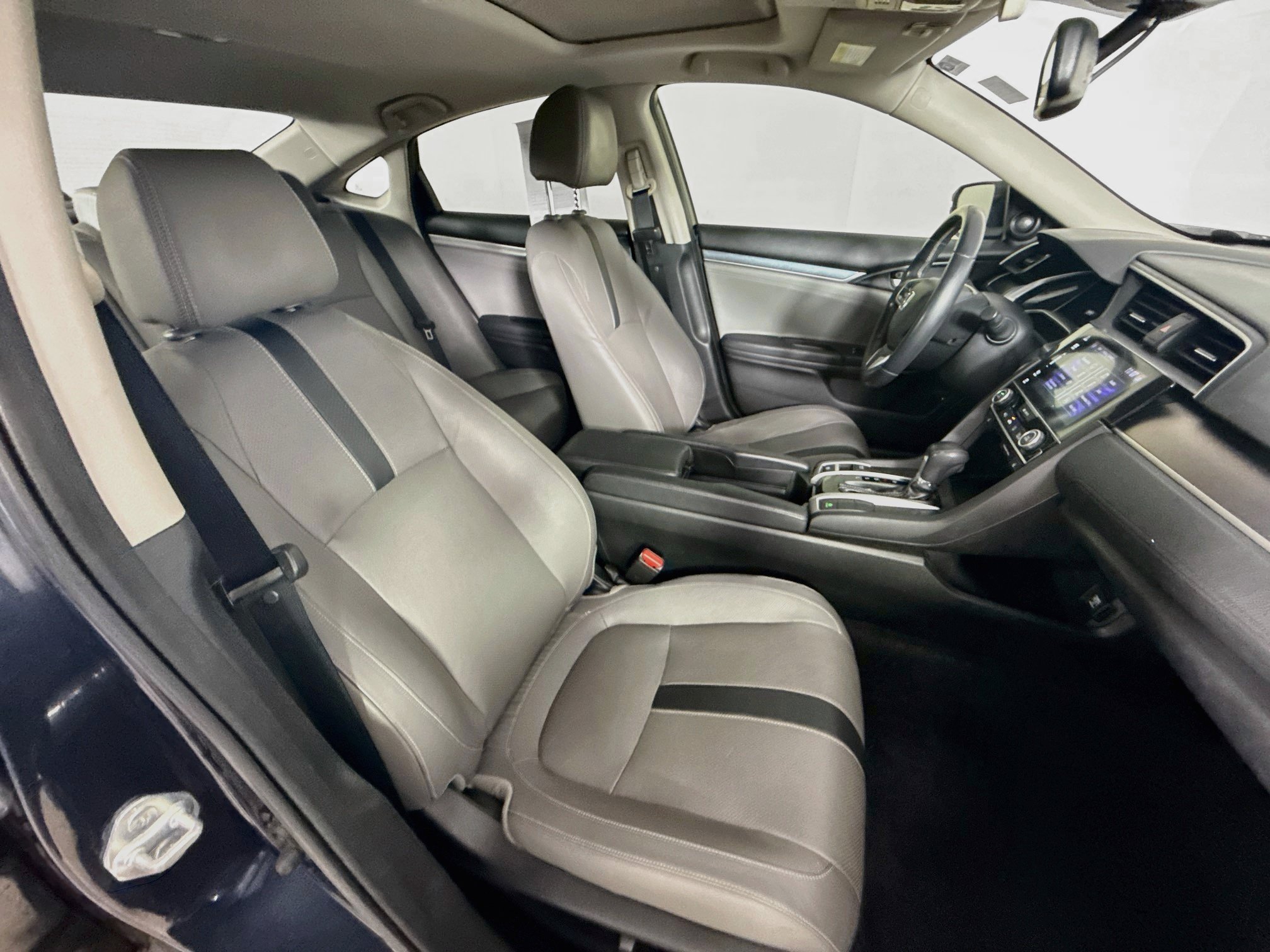 Used 2018 Honda Civic Touring image 36