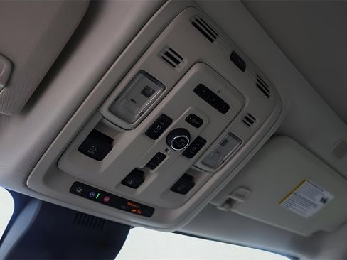 Used 2024 GMC Yukon Denali w/ Denali Reserve Package image 25