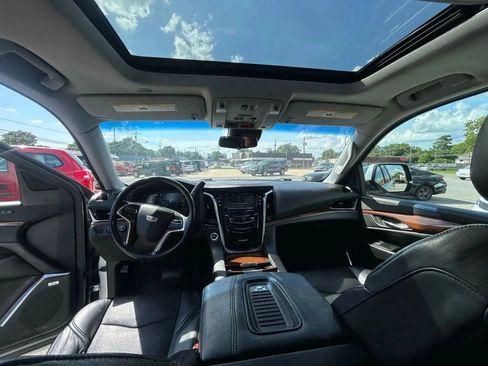 Used 2018 Cadillac Escalade Luxury image 29