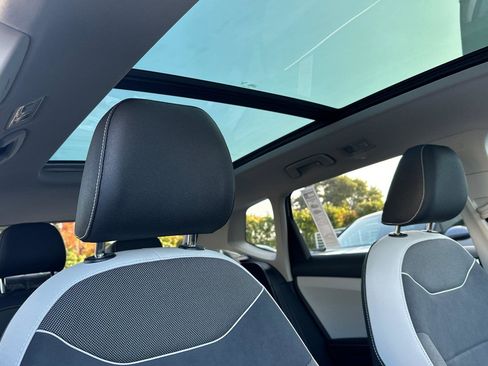 New 2026 Volkswagen Taos SE image 16