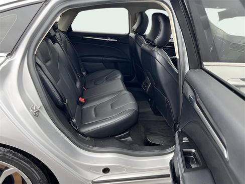 Used 2019 Ford Fusion Titanium image 9