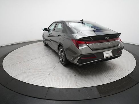 Used 2025 Hyundai Elantra Sport image 33