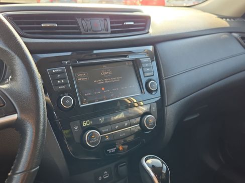 Used 2020 Nissan Rogue SV FWD image 22