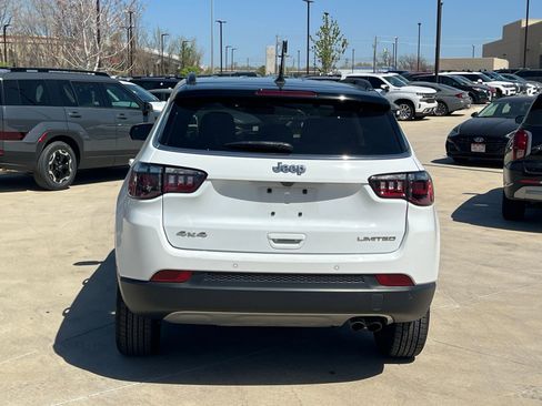 Used 2022 Jeep Compass Limited image 11