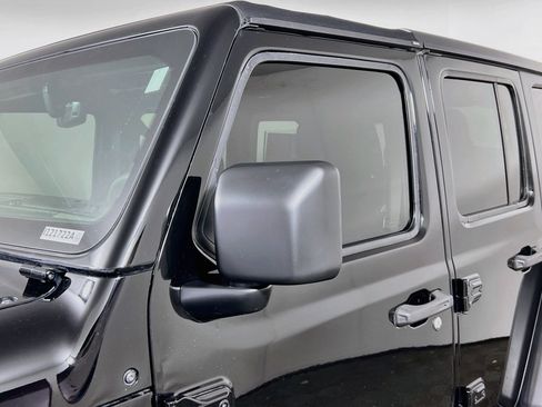 Used 2023 Jeep Wrangler Unlimited Rubicon w/ LED Lighting Group AWD/4WD image 13