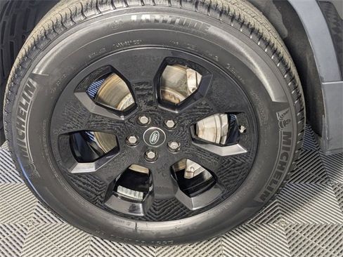 Used 2020 Land Rover Defender 110 SE image 8