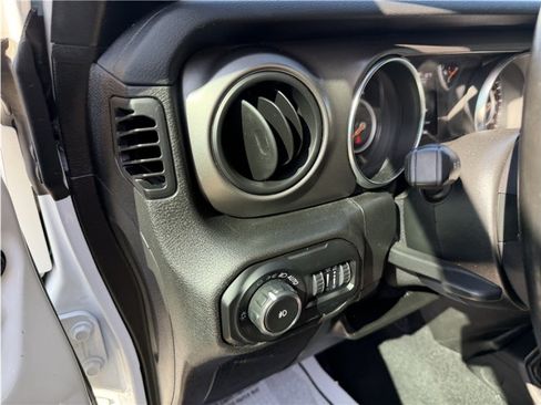 Used 2020 Jeep Wrangler Sport AWD/4WD image 30