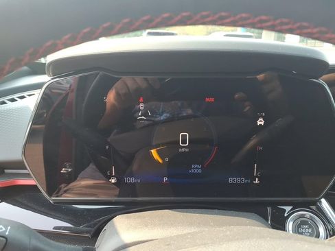 Used 2024 Chevrolet Trax RS w/ Sunroof Package FWD image 17