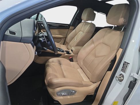 Used 2022 Porsche Macan image 14
