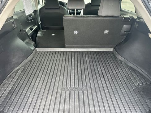 Used 2024 Toyota Venza LE image 16