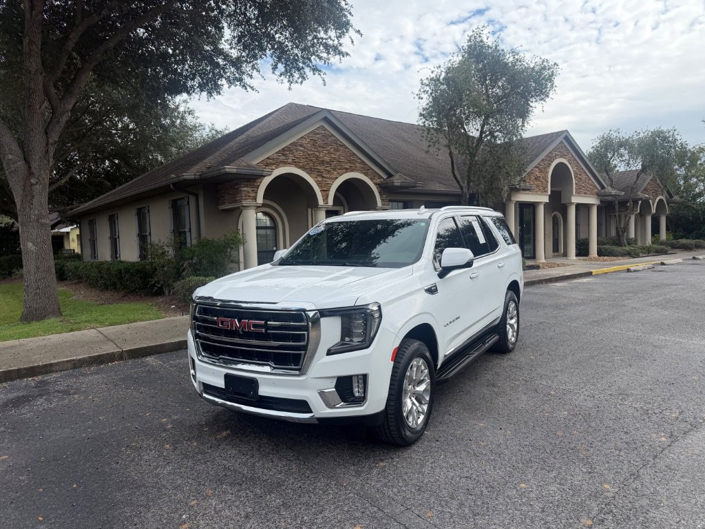Used 2024 GMC Yukon SLT w/ SLT Luxury Package AWD/4WD image 4