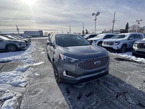 Used 2024 Ford Edge SEL w/ Convenience Package image 7