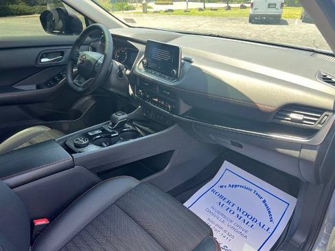 Certified 2025 Nissan Rogue SV AWD/4WD image 8